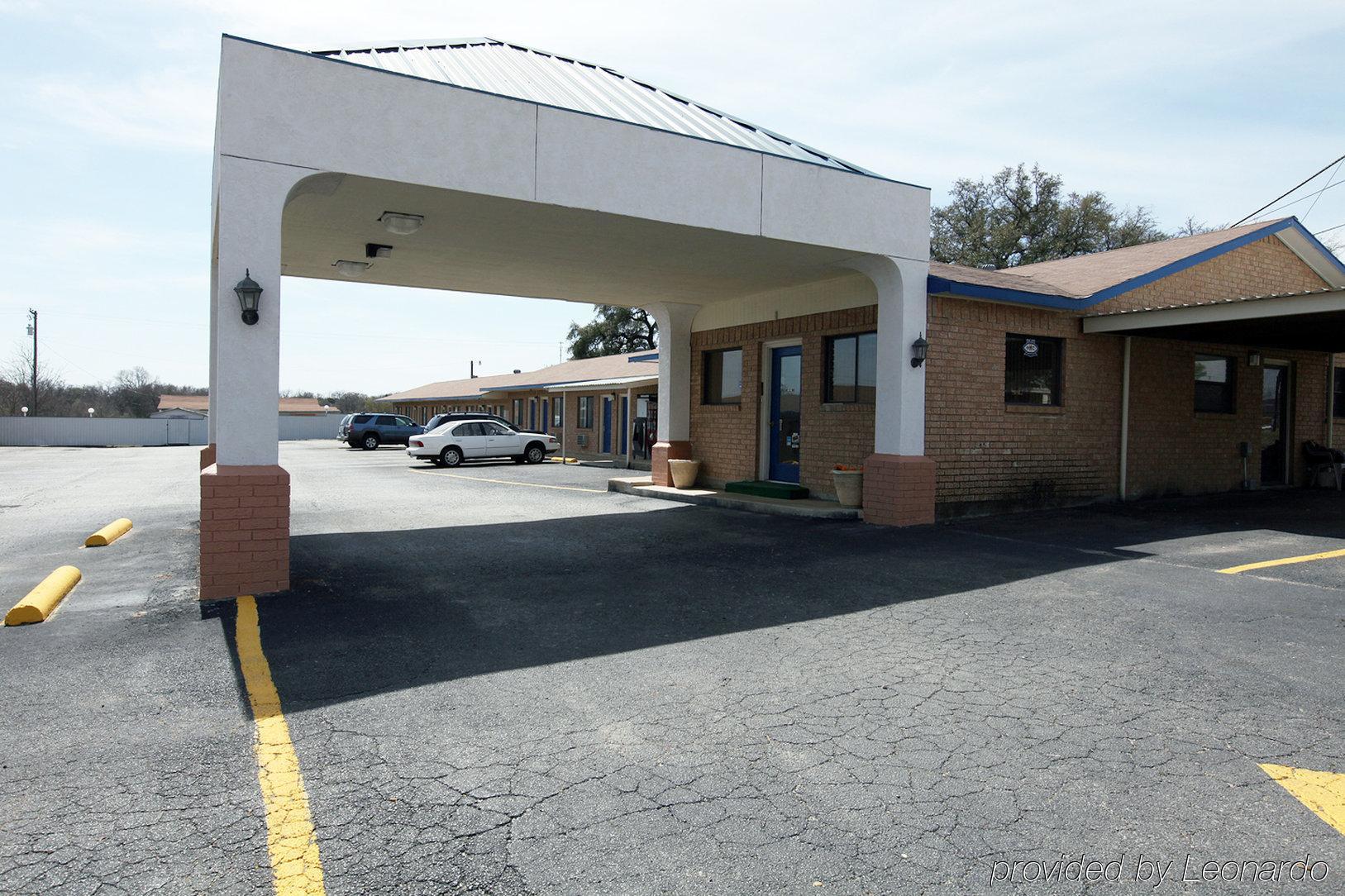 Americas Best Value Inn Comanche מראה חיצוני תמונה