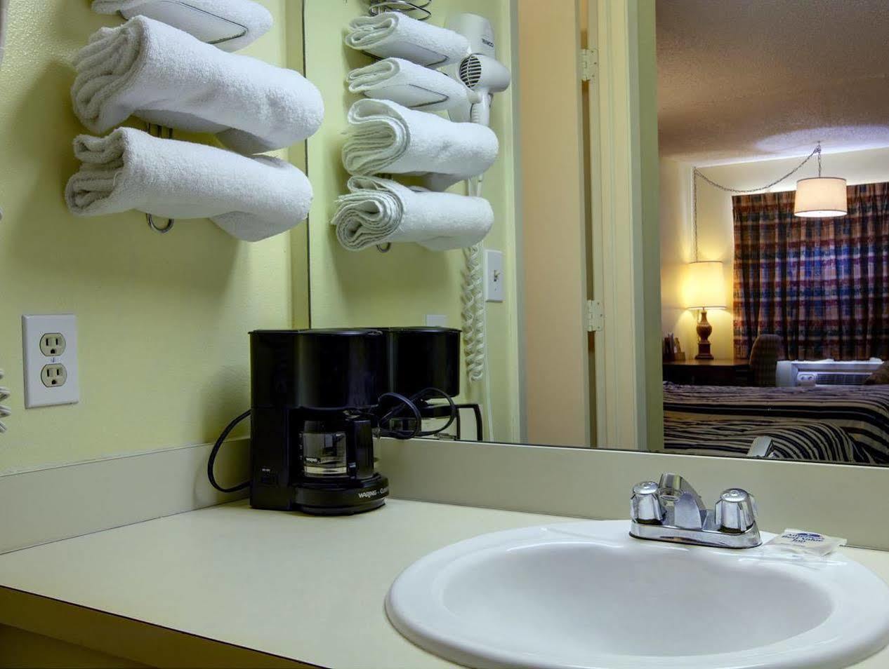 Americas Best Value Inn Comanche מראה חיצוני תמונה